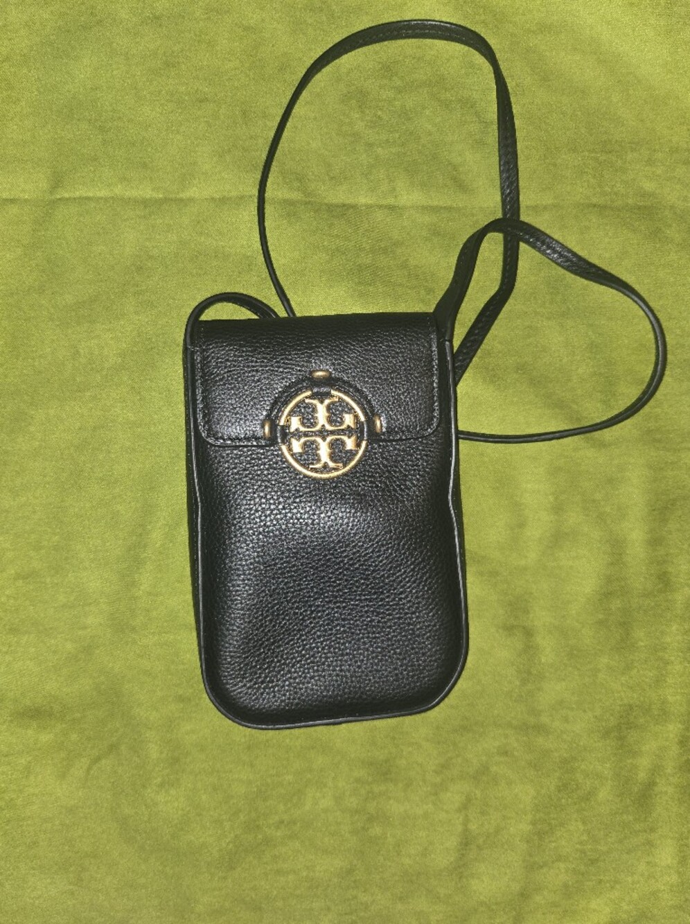 Tory Burch Black Pebbled Leather Crossbody Phone Bag with Gold Logo - Picture 2 of 3